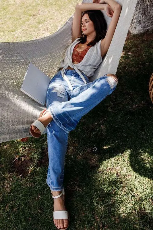 DISTRESSED MID RISE FLARE *Online Only*