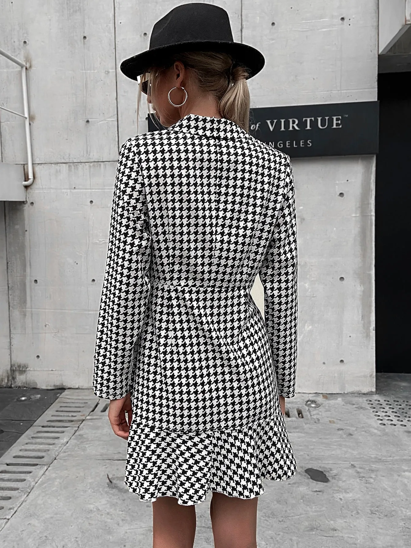 Elegant Houndstooth Button Front Long Sleeve Shawl Collar Long Women Blazer