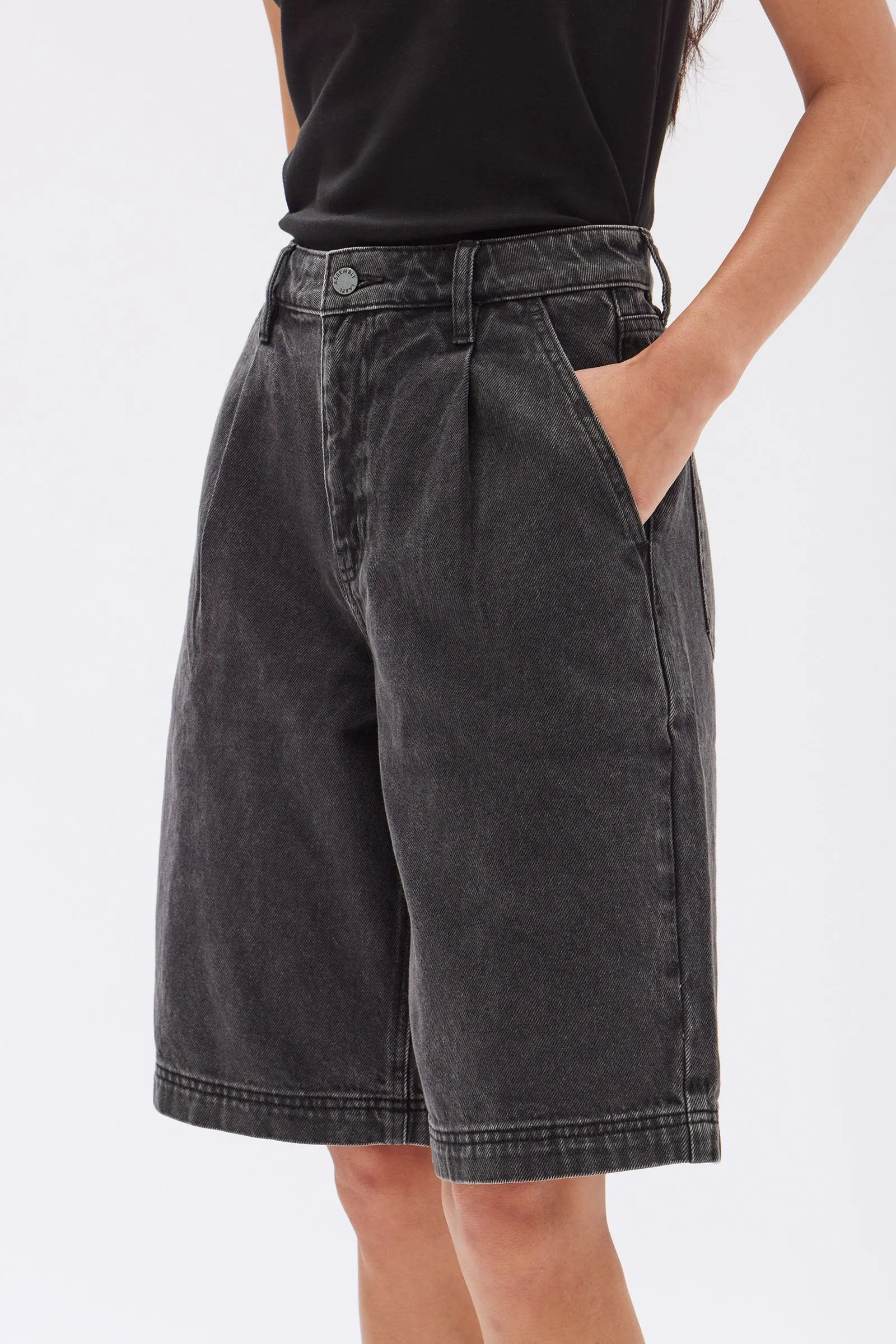 Slack Pleat Denim Short